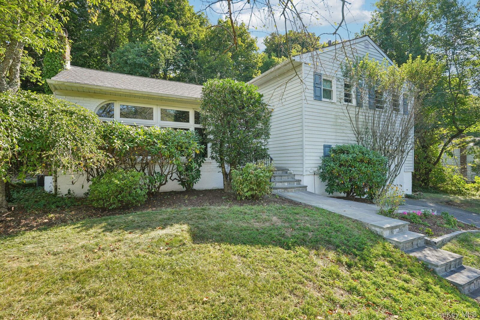 Property Photo:  6 Leawood Drive  NY 10562 
