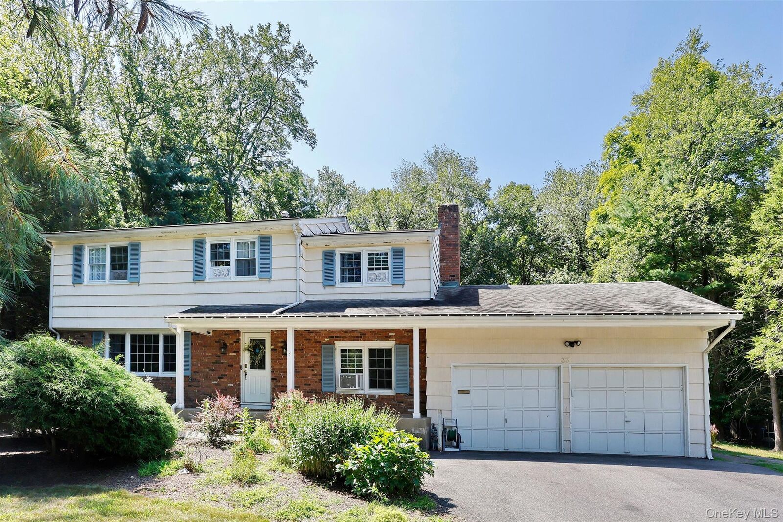 Property Photo:  