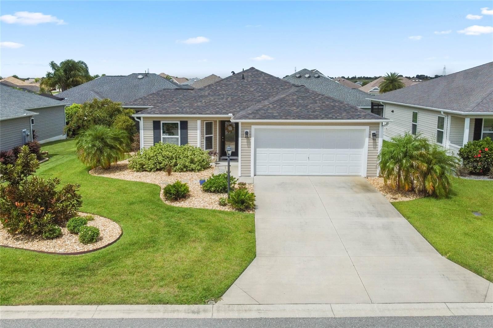 Property Photo: 3258 Iiams Court FL 32163