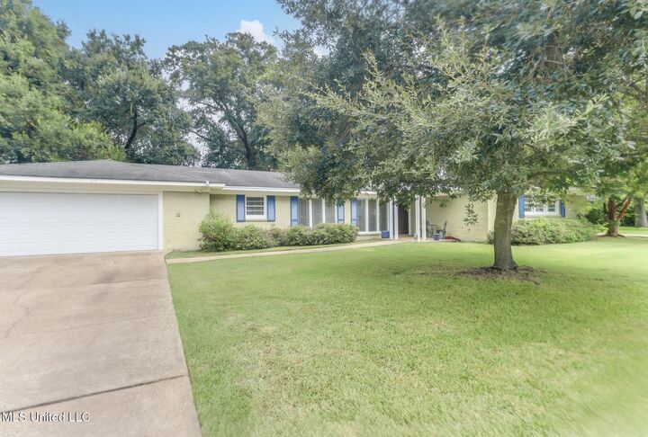 Property Photo:  218 Pinewood Circle  MS 39507 