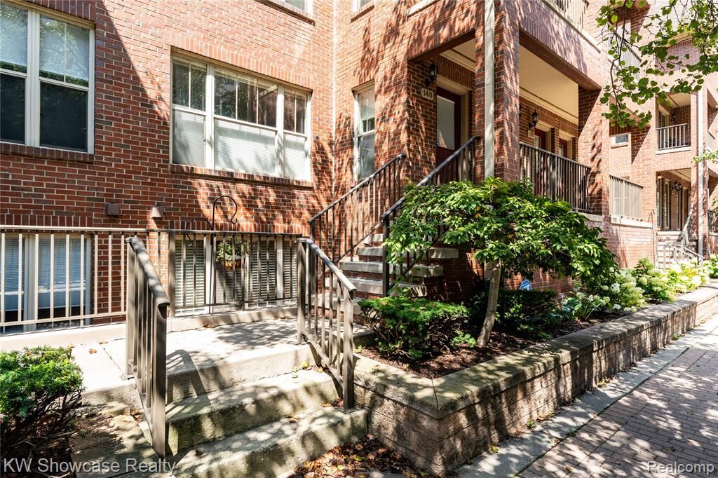 Property Photo:  138 Tiffany Lane  MI 48067 3272 