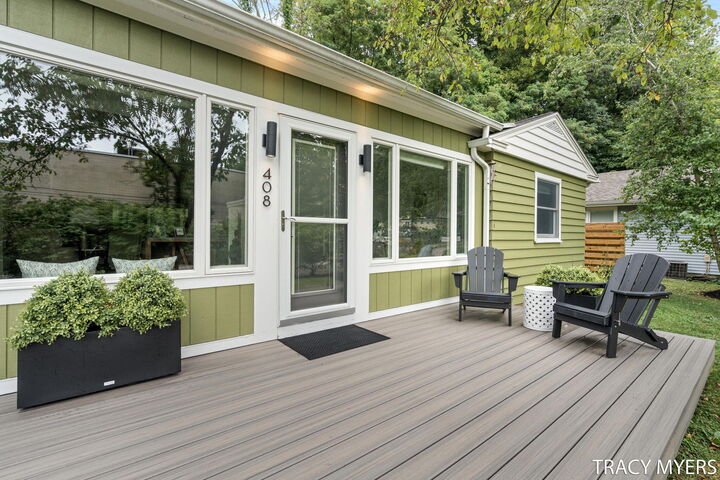 Property Photo:  408 Mason Street  MI 49453 