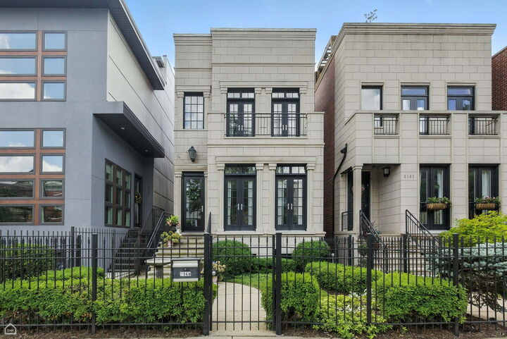 Property Photo:  2149 W Huron Street  IL 60612 