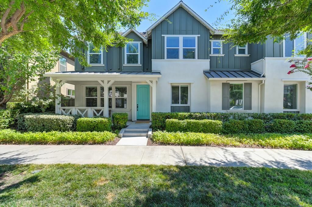 Property Photo: 3330 Dullanty Way CA 95816