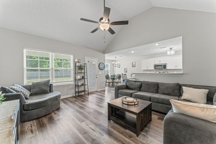 Property Photo:  52 Blanford Cir  TN 37355 