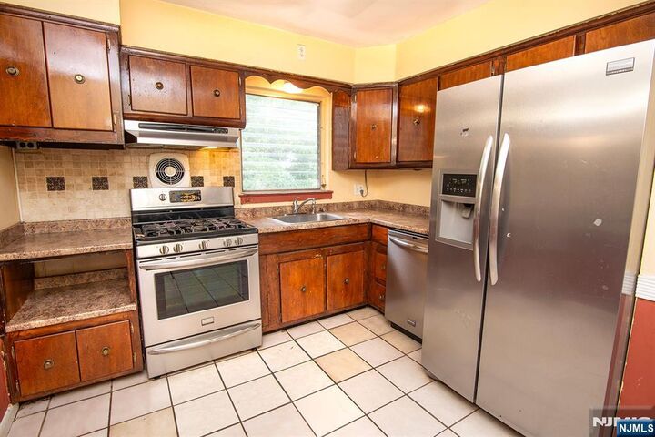 Property Photo:  46 Stratford Road  NJ 07628 