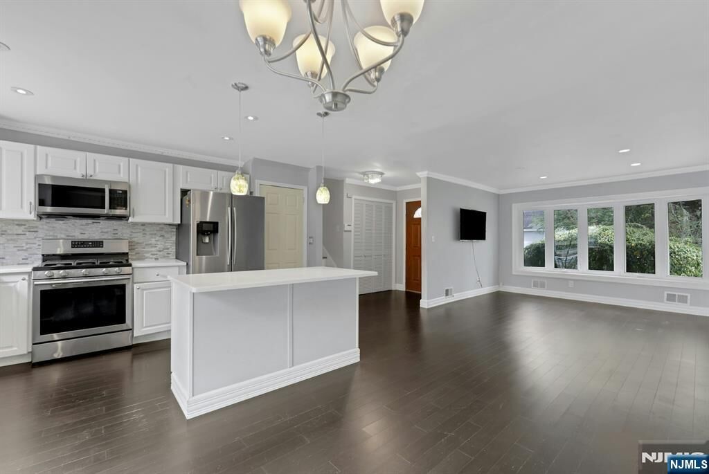Property Photo:  556 Sandra Place  NJ 07666 