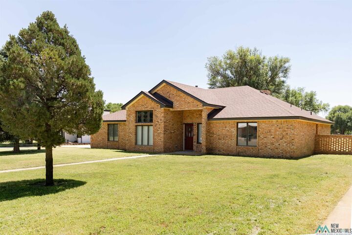 Property Photo: 401 Diamondhead Drive NM 88101