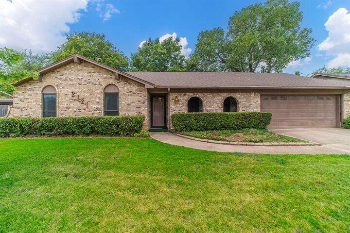 Photo de la propriété: 2121 Stonegate Drive N TX 76021
