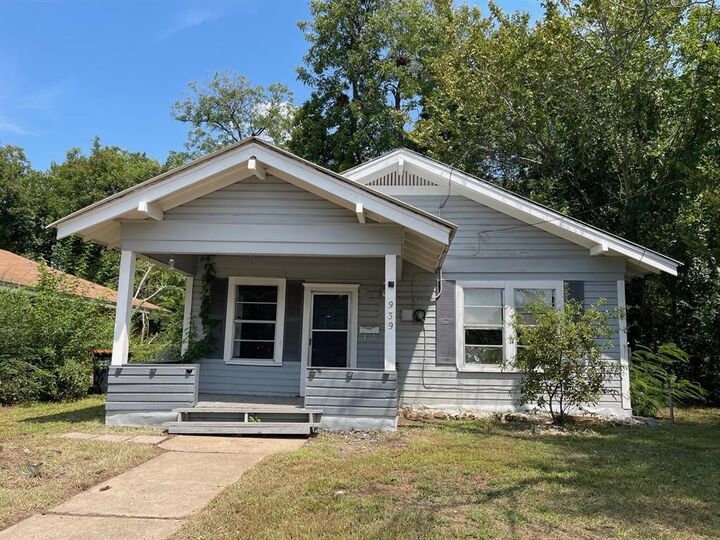 Property Photo:  939 SE 12th Street  TX 75460 