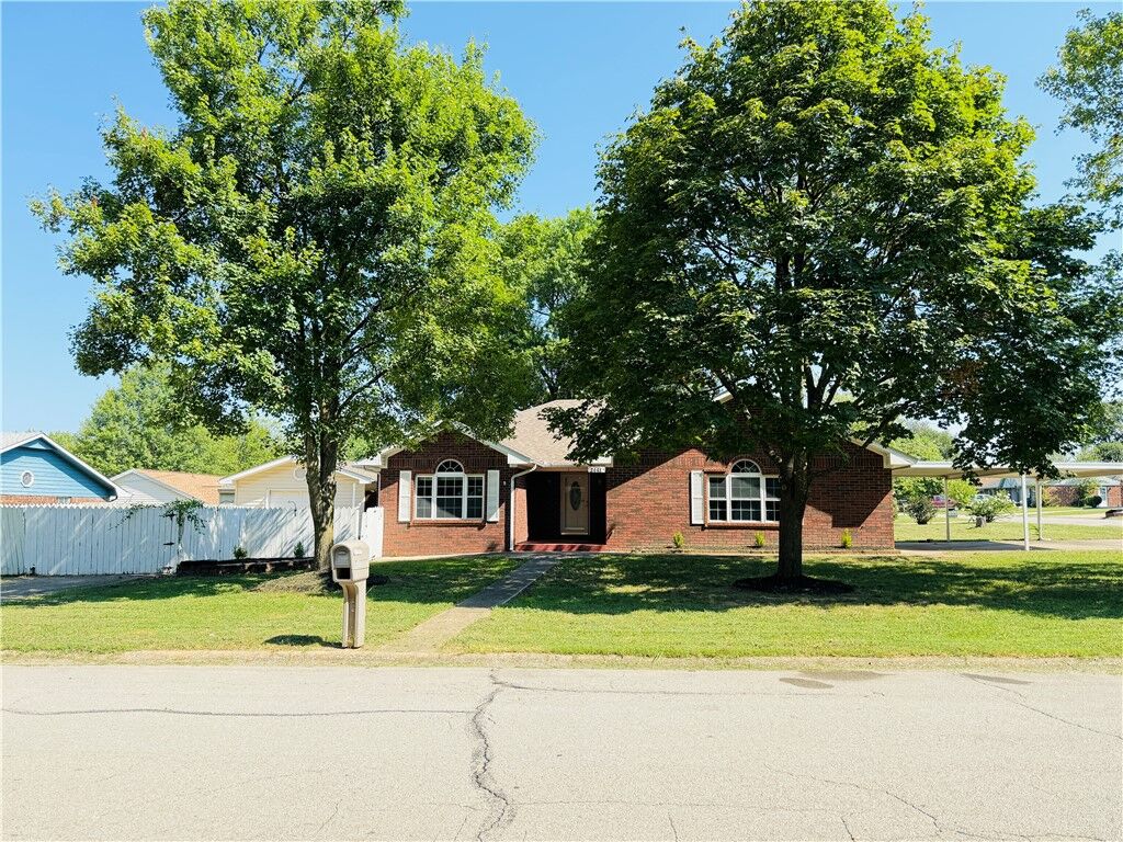 Property Photo: 2111 W Twin Springs Street AR 72761