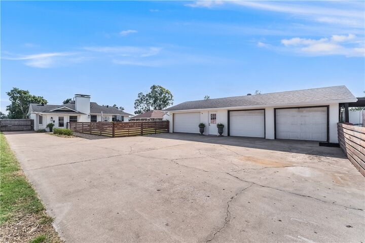 Property Photo: 1717 W Poplar Street AR 72758