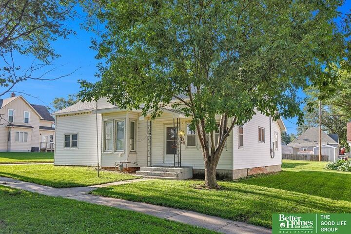Property Photo: 304 Vine Street NE 68073
