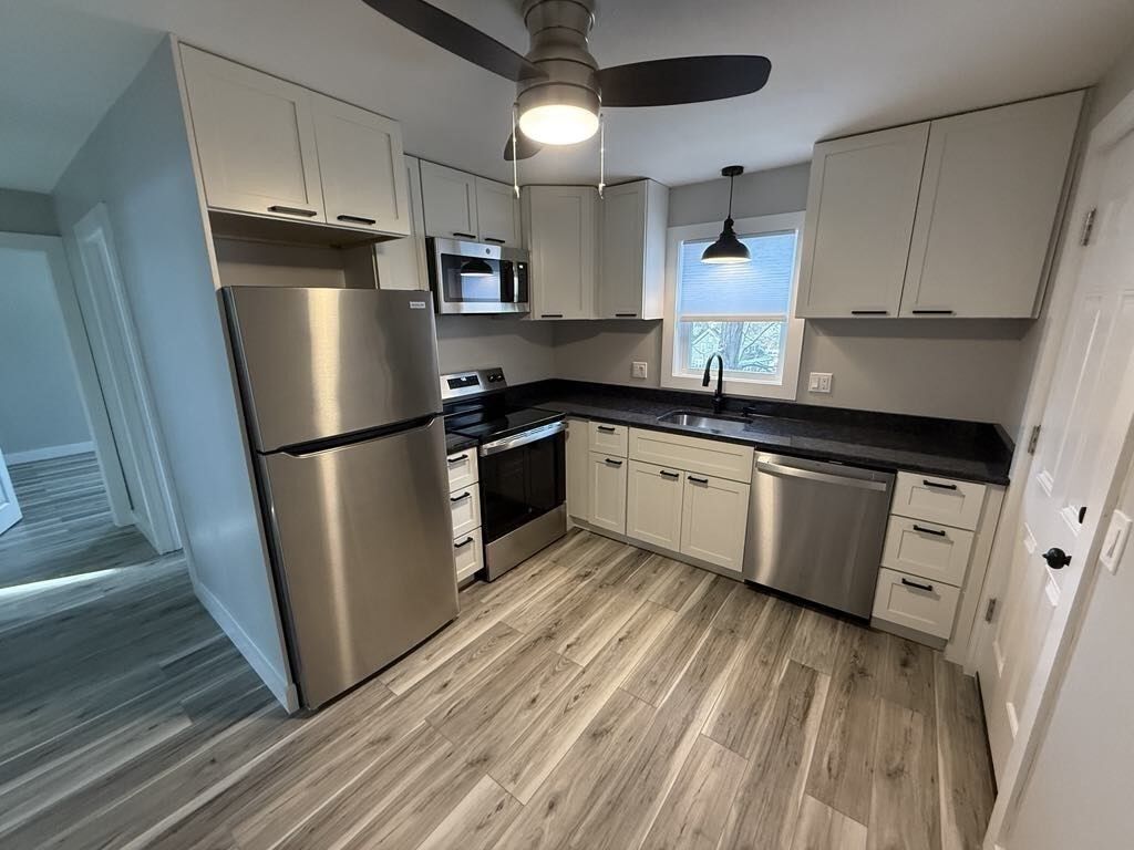 Property Photo: 12 Hunnewell Rd 2R MA 01606