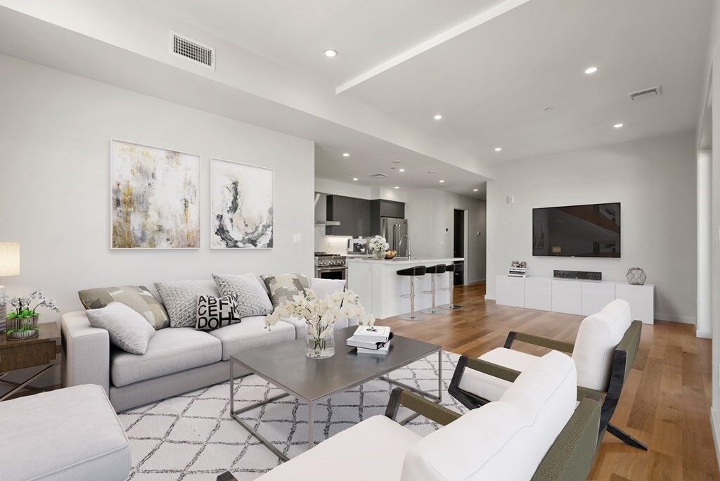 Property Photo:  537 E 2nd St 101  MA 02127 