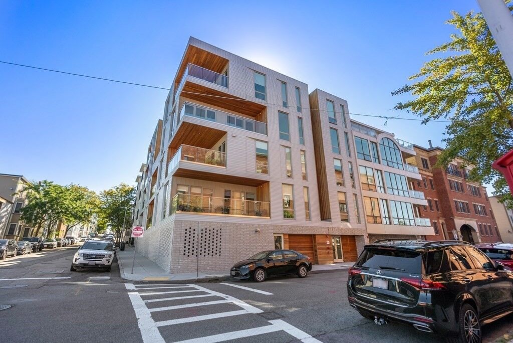 Property Photo:  537 E 2nd St 101  MA 02127 