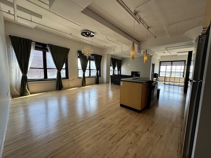 210 Lincoln St 504  Boston MA 02111 photo