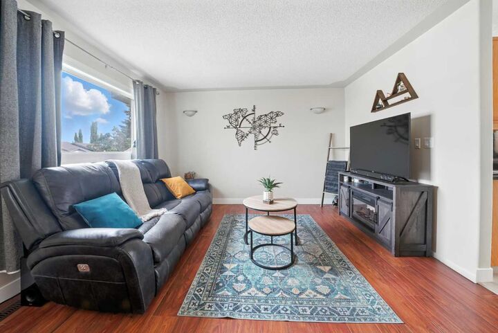 Property Photo: 7 Kemp Avenue AB T4P 3M3