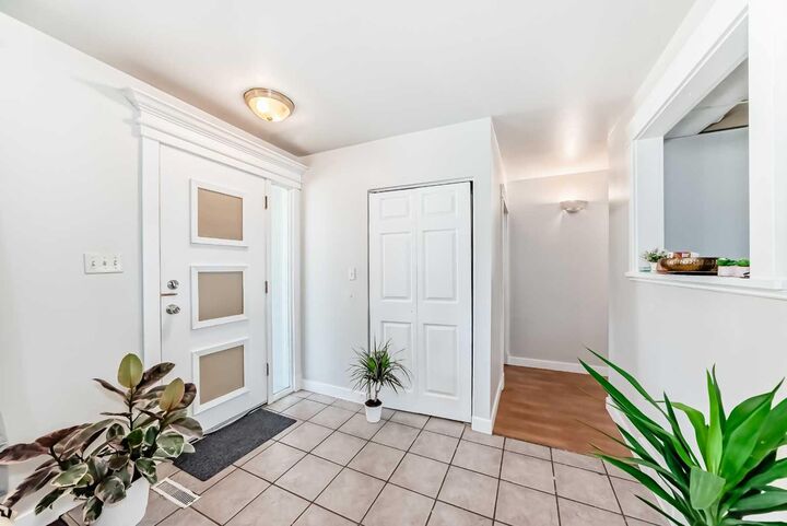 Property Photo:  2208 47 Street SE  AB T2B 1L6 