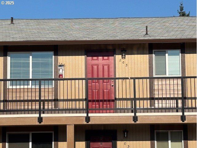 Property Photo:  3404 19th Ave 203  OR 97116 