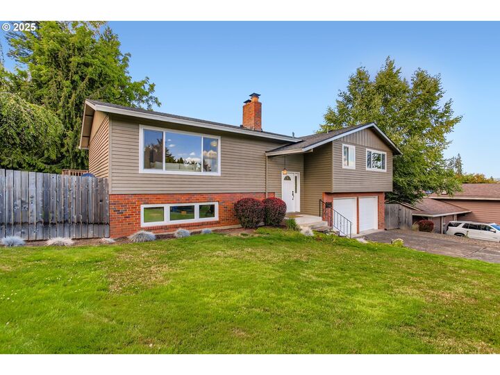 Property Photo:  6022 SE Alder Hill Loop  OR 97267 