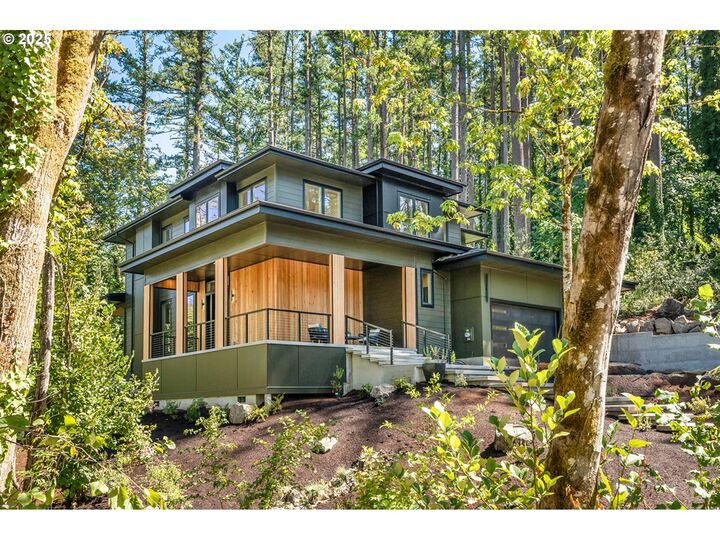 Property Photo:  9630 SW Spring Crest Dr  OR 97225 