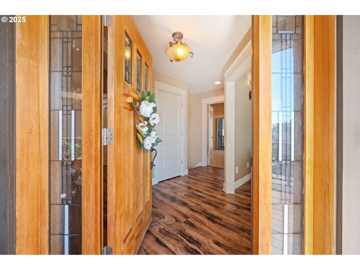Property Photo:  683 N V St  WA 98671