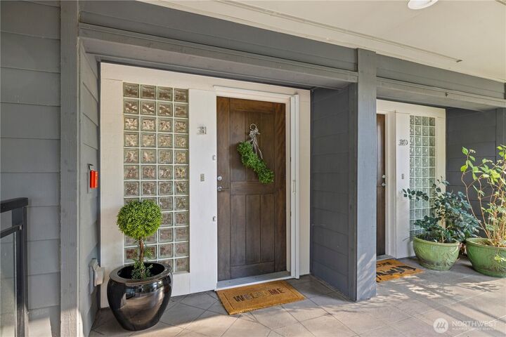 Property Photo:  520  4th Street 31  WA 98033 