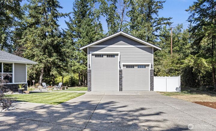 Property Photo: 21010 Meridian Avenue E WA 98338