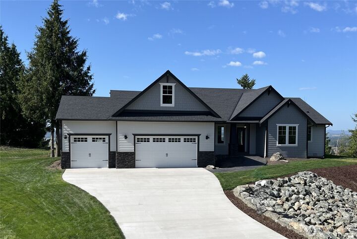 Property Photo:  7514  Avalon Heights Way  WA 98284 