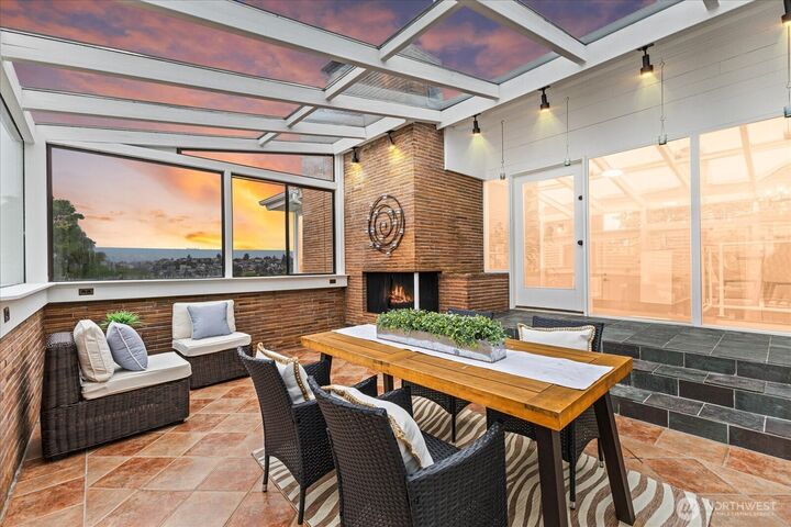 Property Photo: 2819 W McGraw Street WA 98199