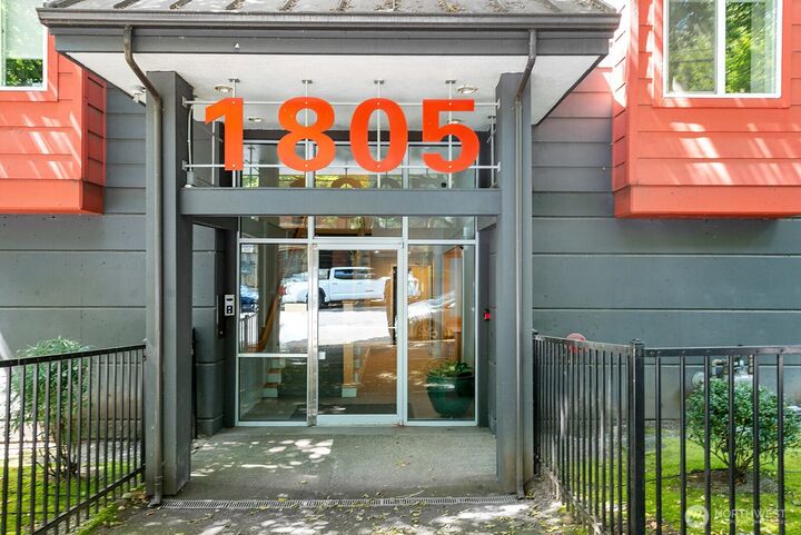 Property Photo:  1805  Bellevue Avenue 503  WA 98122 