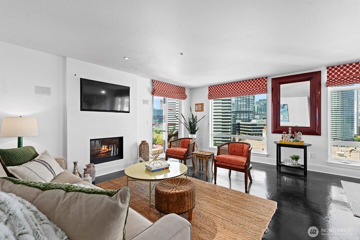 Property Photo: 1805 Bellevue Avenue 503 WA 98122