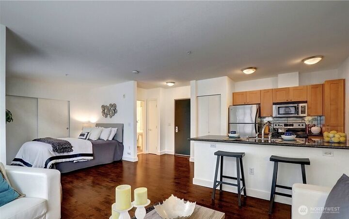 Property Photo:  1610  Belmont Avenue 415  WA 98122 