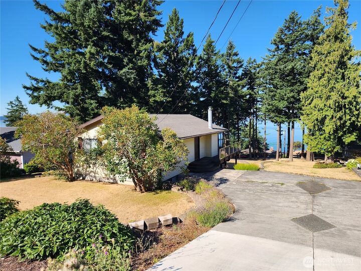 Property Photo:  375  Roberts Way  WA 98282 