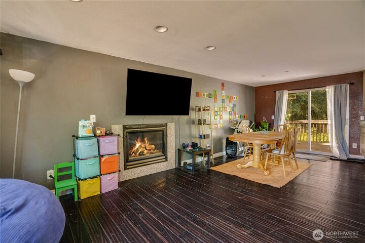 Property Photo:  15904  56th Avenue Ct E  WA 98375 