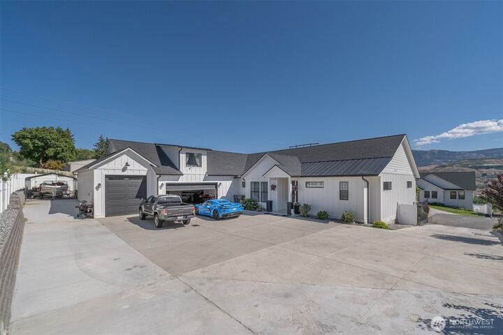 Property Photo:  865 S Mary  WA 98802 