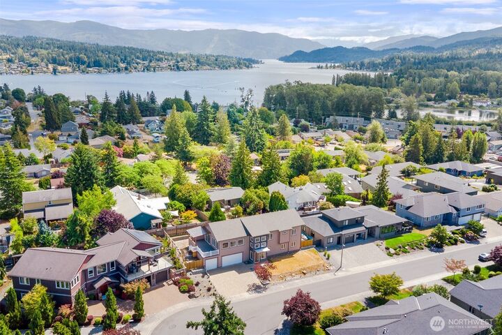 Property Photo:  2612  Birch Street  WA 98226 