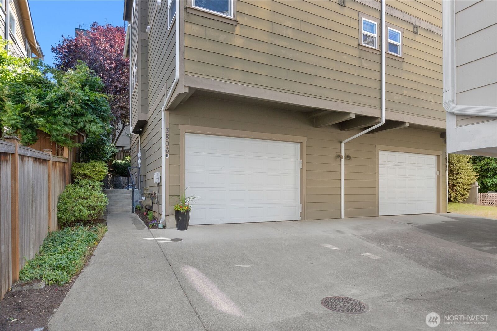 Property Photo: 3806 Interlake Avenue N B WA 98103