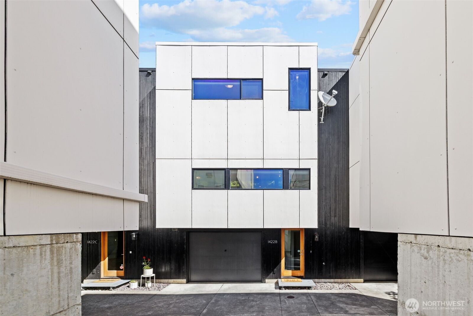 Property Photo:  1422 NW 64th Street B  WA 98107 