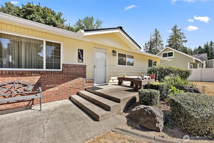 Property Photo: 2727 108th E WA 98372