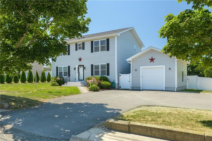 244 Turnpike Avenue  Portsmouth RI 02871 photo