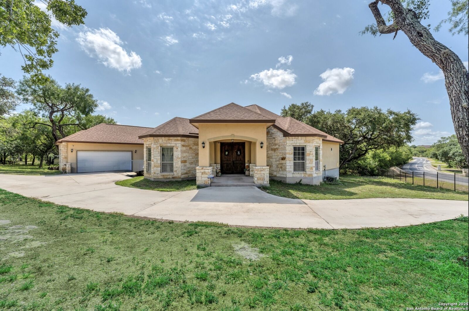 Property Photo:  8210 Roy Ln  TX 78250 