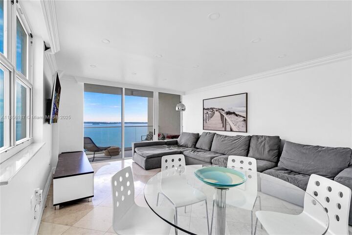 Property Photo: 800 Claughton Island Dr 1601 FL 33131