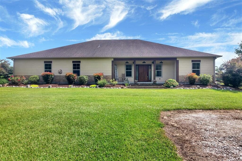 Property Photo:  3665 Cypress Lake Drive  LA 70611 