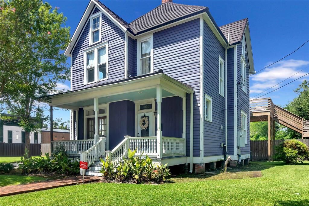 Property Photo: 1010 Enterprise Boulevard LA 70601