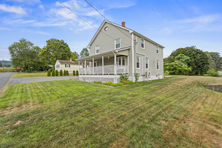 Property Photo:  20 Ridgewood Street  CT 06010 