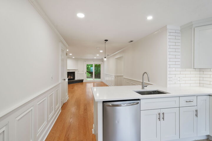 Property Photo:  1 Wolfpit Avenue Apt 13  CT 06851 