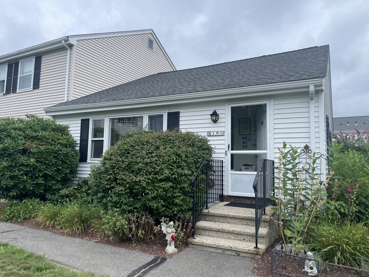 Property Photo:  19 Stonecress Lane 19  CT 06033 