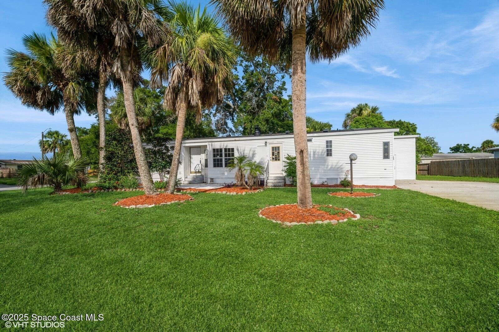 Property Photo: 155 Vanguard Circle FL 32926